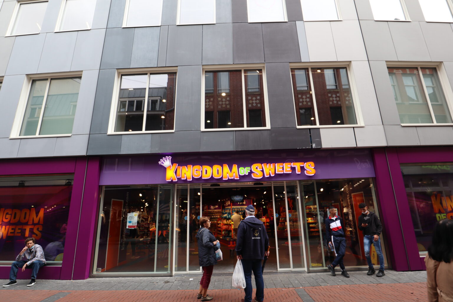 Kingdom of Sweets opent een winkelruimte aan de Nieuwendijk 141 in