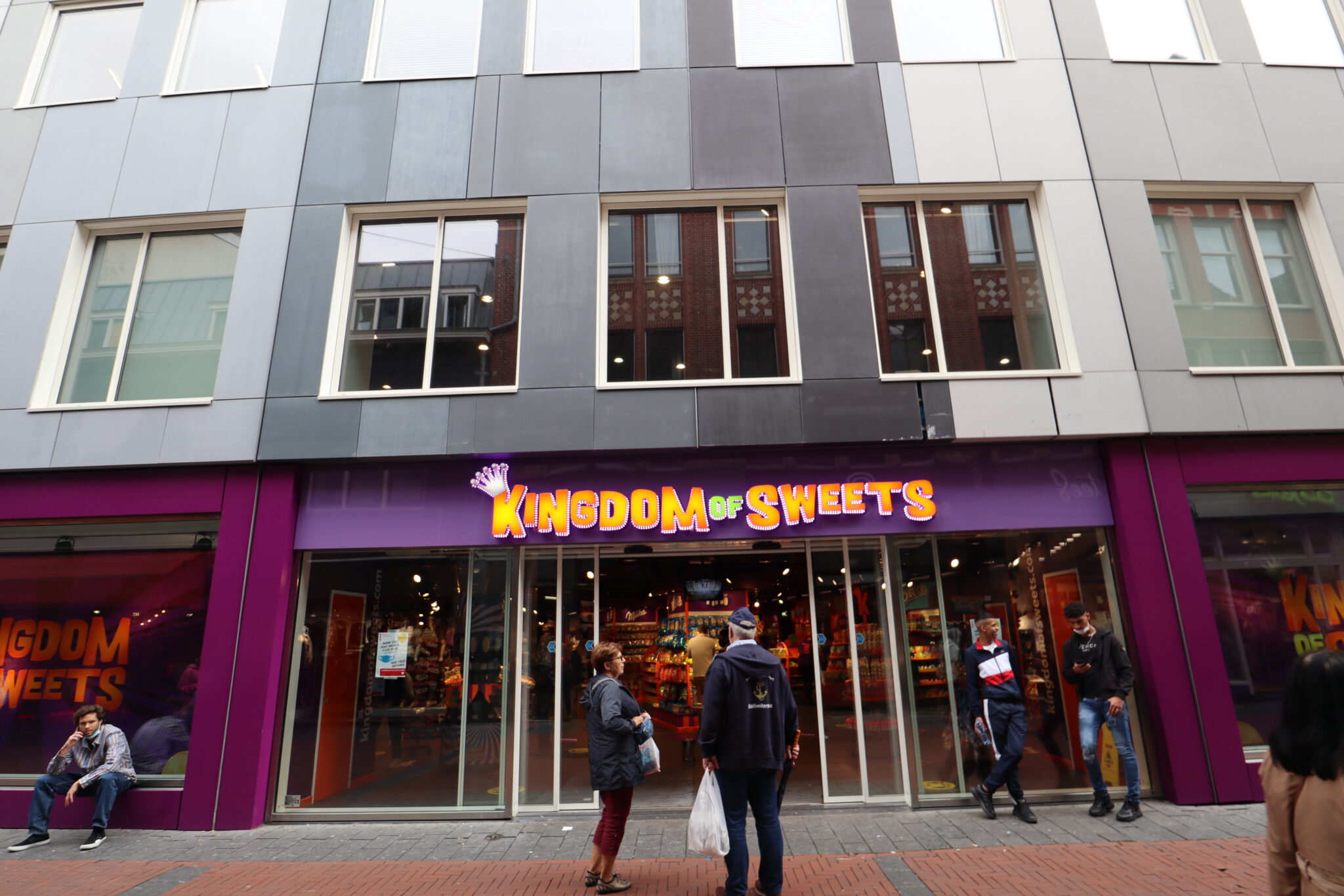 Kingdom of Sweets opent een winkelruimte aan de Nieuwendijk 141 in