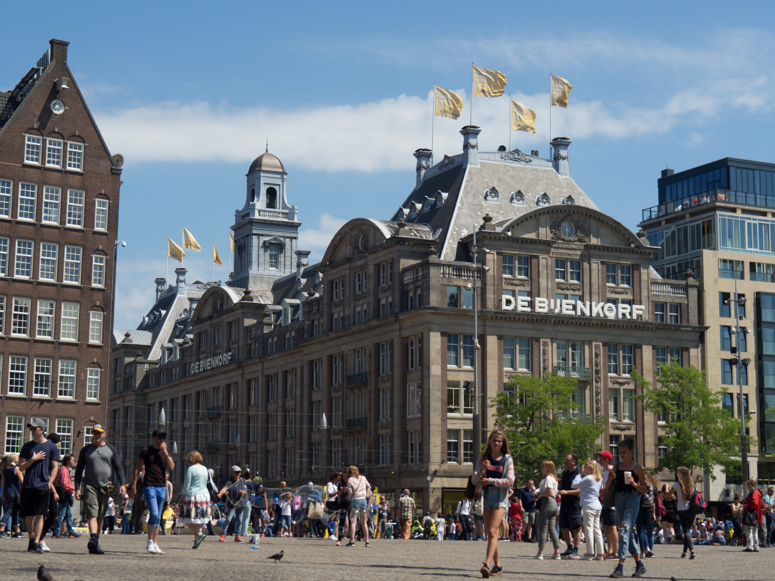 Bimba y Lola has opened her first store in the Netherlands at Koningsplein  1 in Amsterdam. - B&O RETAIL Winkelvastgoed specialist